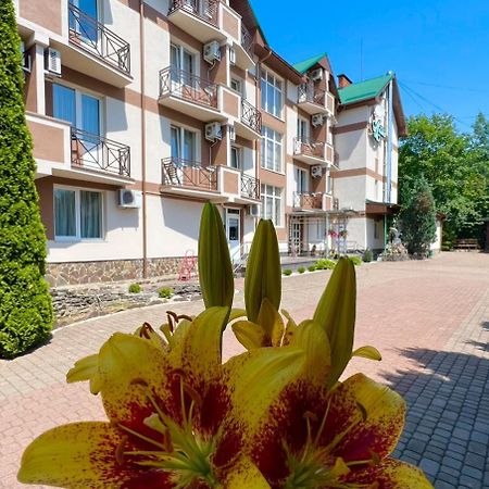 Lileya Hotel Polyana  Luaran gambar
