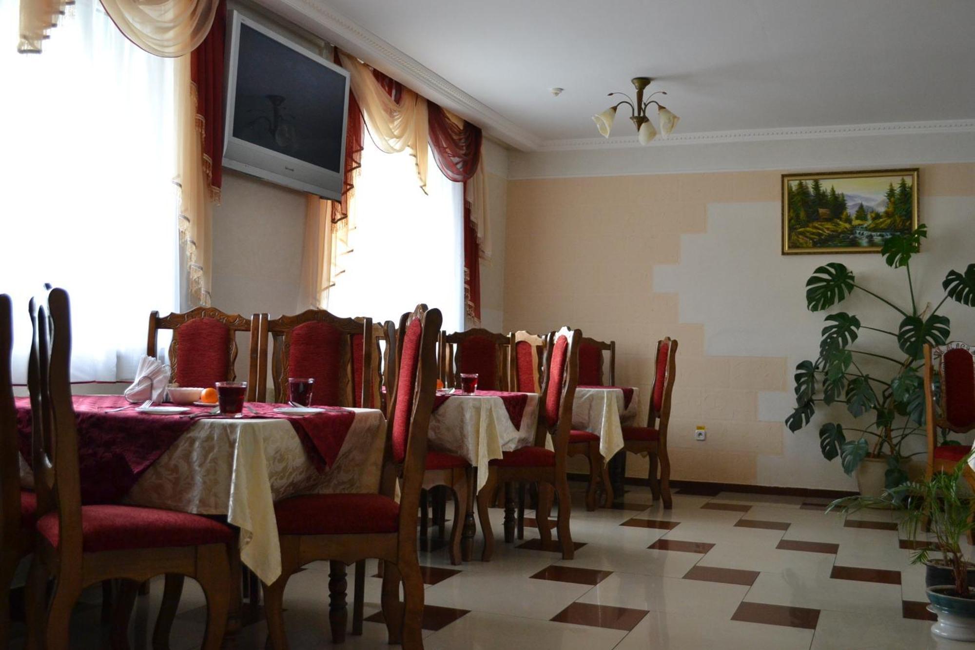 Lileya Hotel Polyana  Luaran gambar