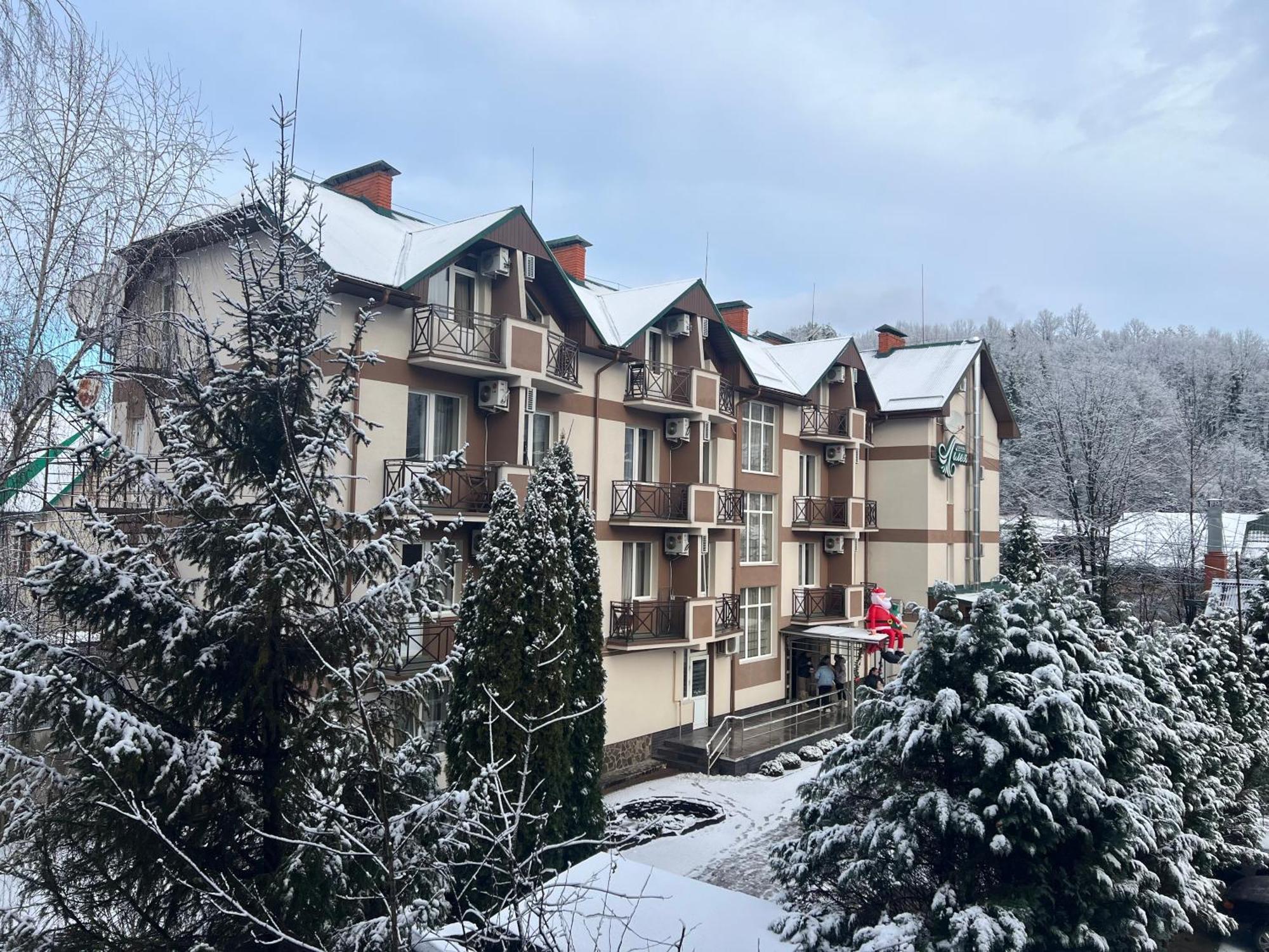 Lileya Hotel Polyana  Luaran gambar