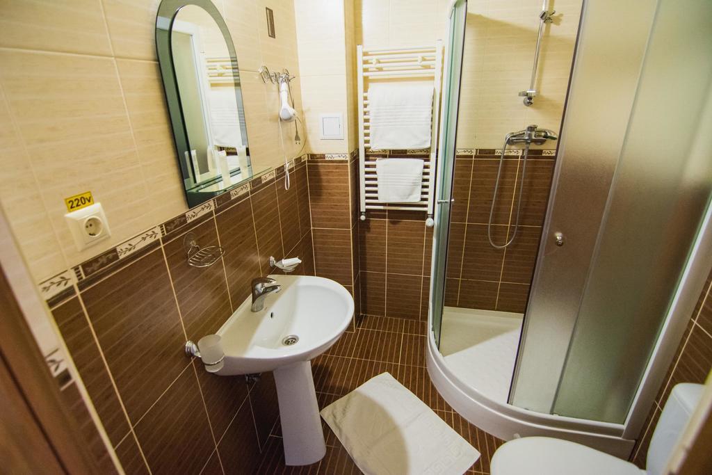 Lileya Hotel Polyana  Luaran gambar